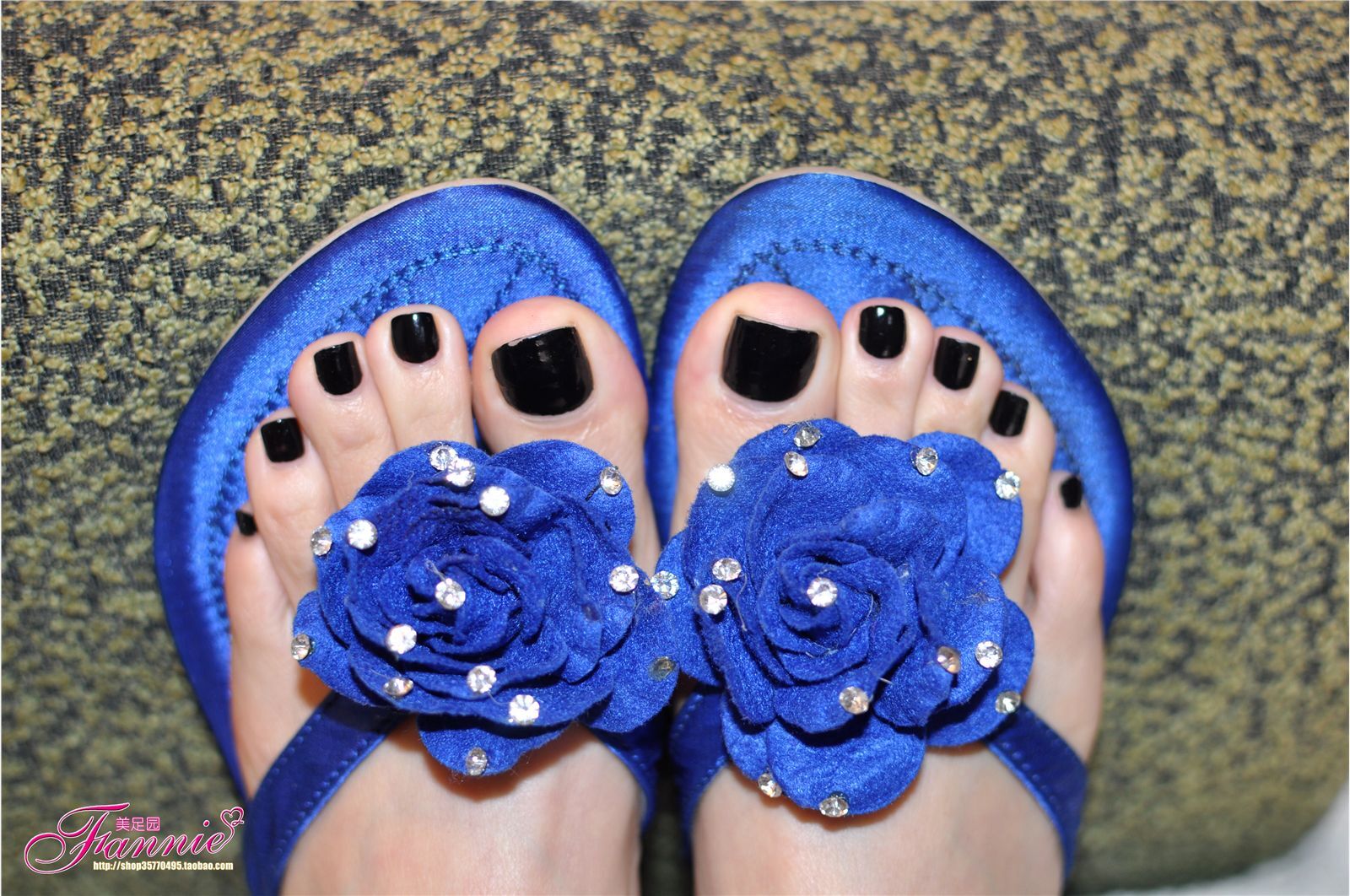 Bright between the toes 2011 (blue flip flop) Fanny's foot